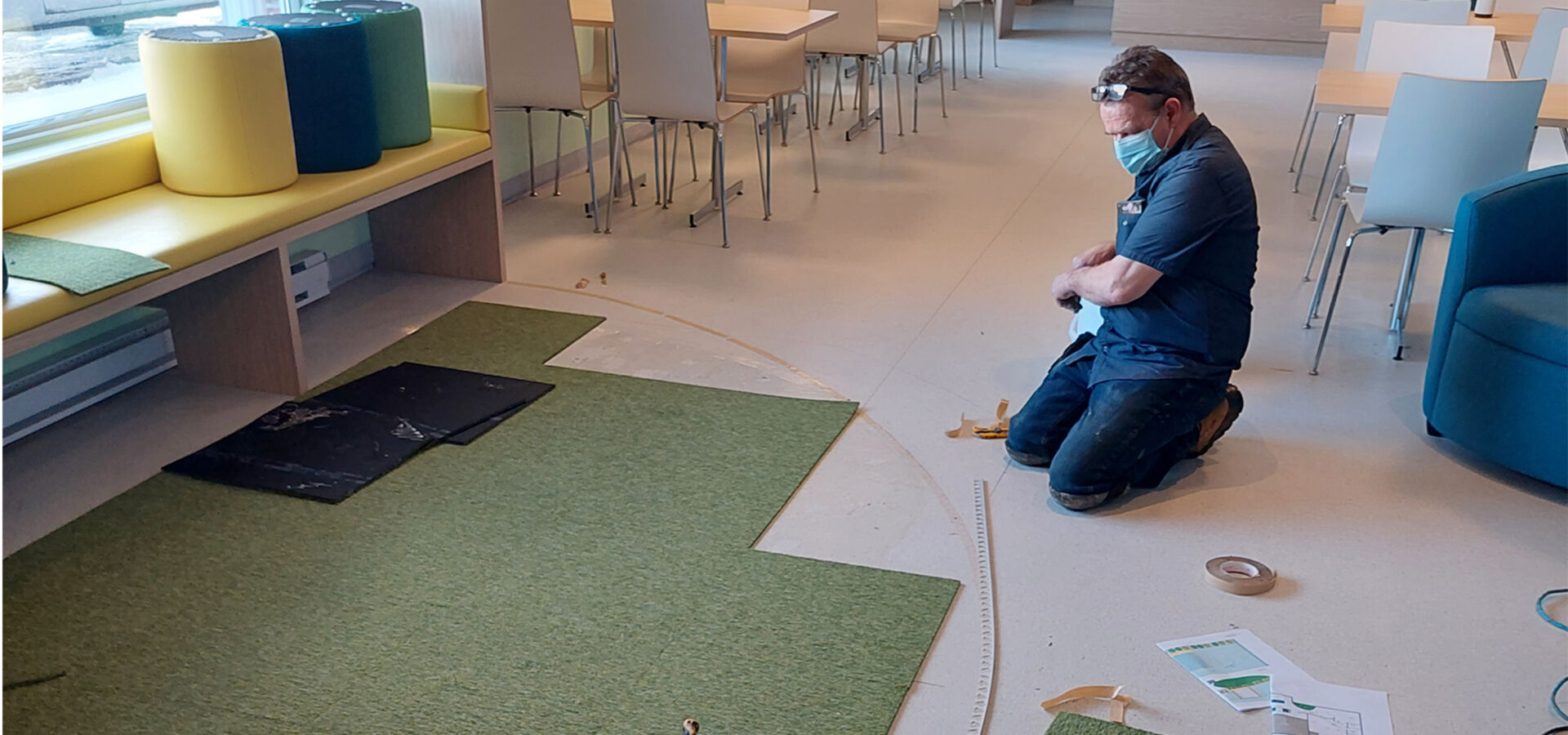 Installation du tapis, Centre Communautaire de Bromont