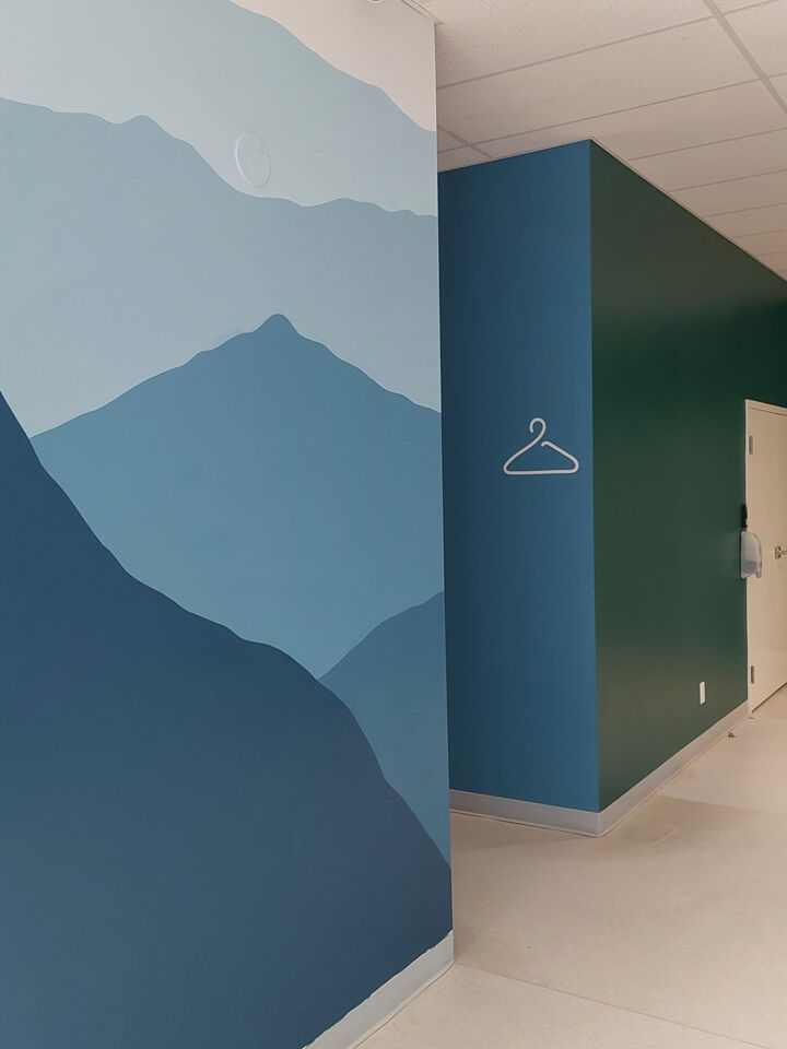 Détail des appliques murales dans le coin lounge, Centre communautaire de Bromont