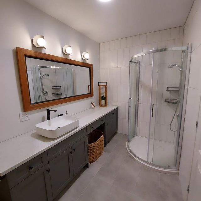 Rénovation d'une salle de bain.
La transformation est étonnante !

Reconnaissez vous le…